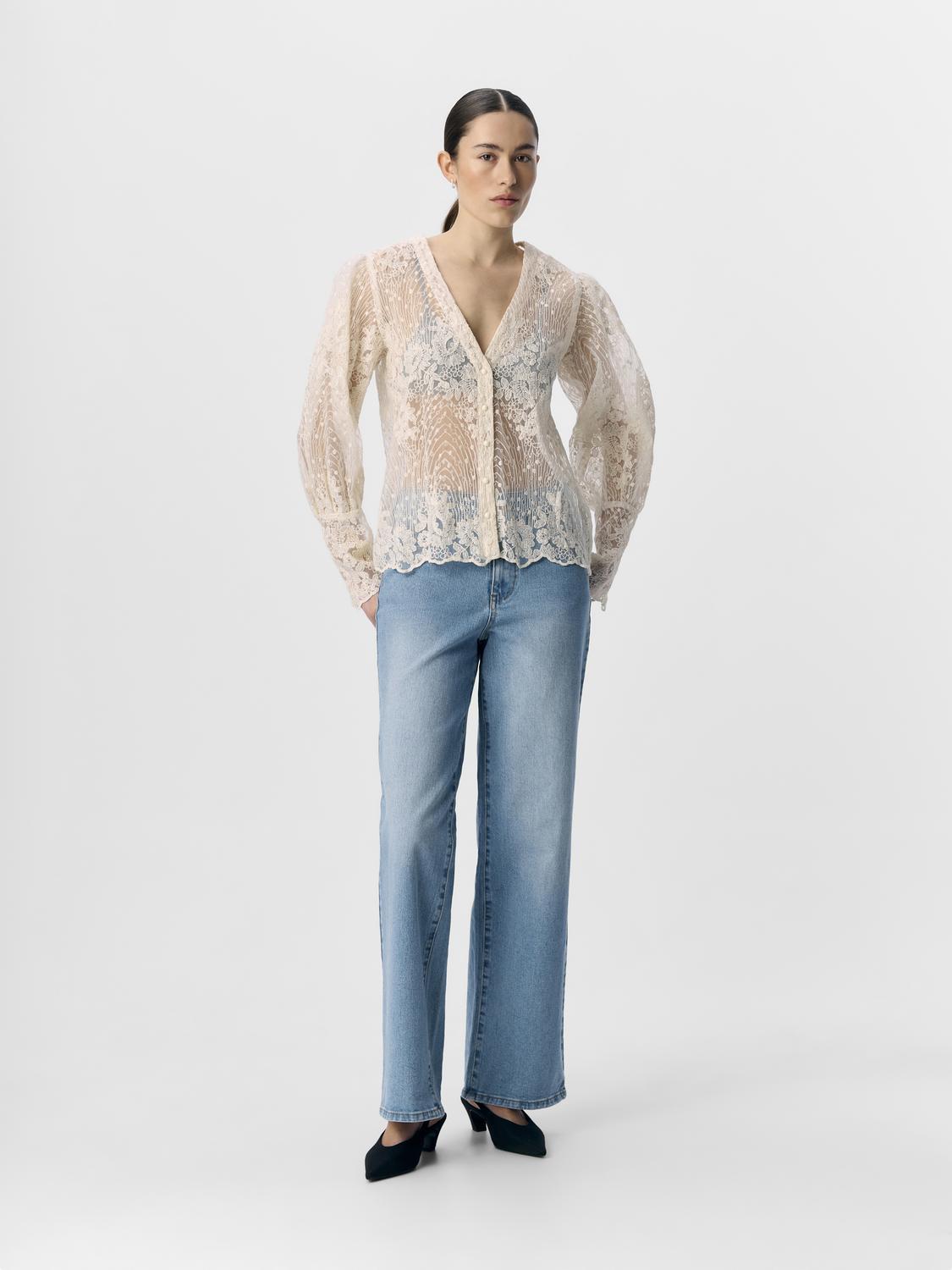 model_shot-front_full